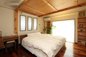 重厚感のあるカリンのフロアの寝室は、ICAS導入でいつもキレイな空気環境です