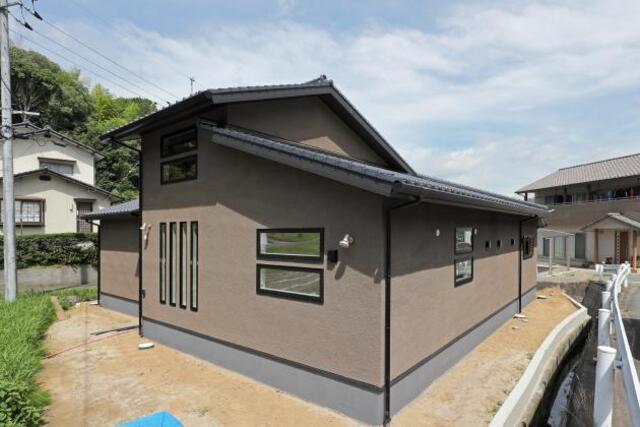 【浅口市金光町須恵】大屋根を活かしたダイナミックで開放的な平家のメイン画像
